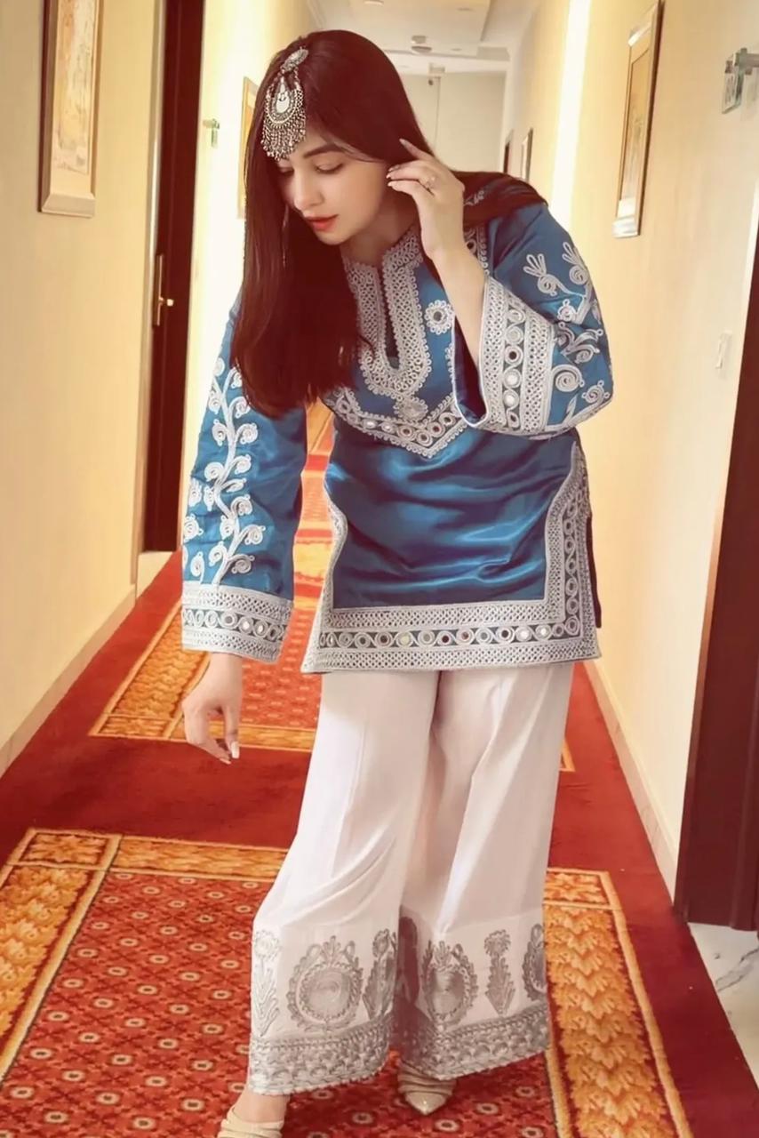 Gul Panra Signature